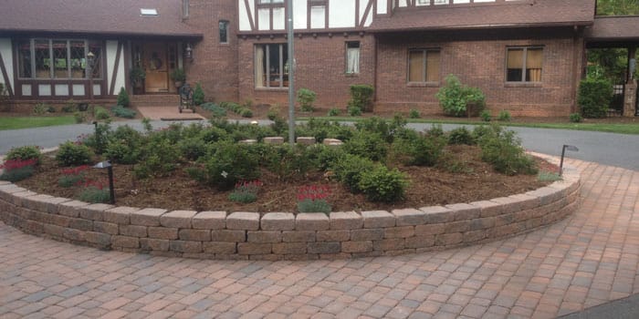 tollies-landscape-lawn-mowing-garden-sylva-mulch-garden-stone